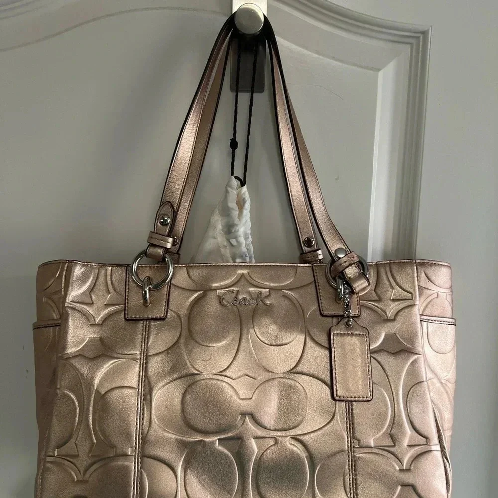 Gold Coach Purse - Picture 2 of 9